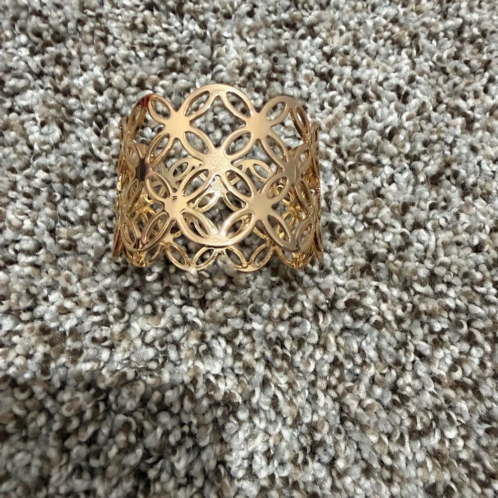 Set of 6 Gold Plated Napkin Rings - Picture 4 of 4